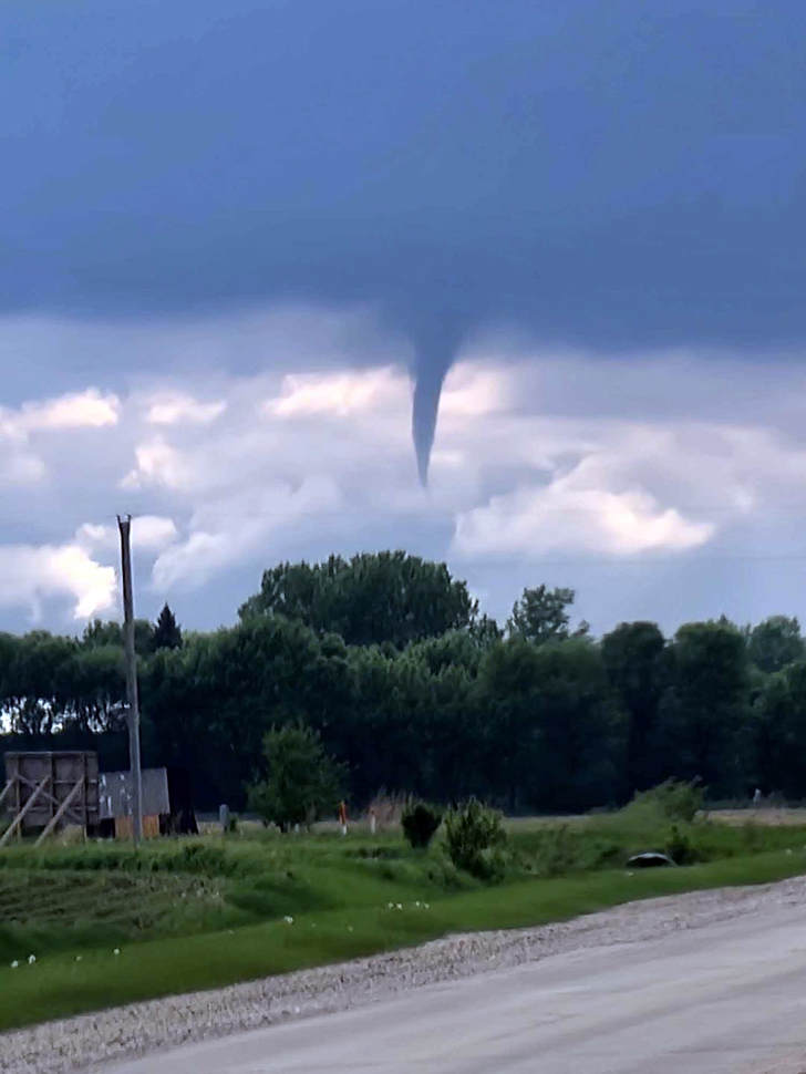 Funnel cloud spotted by Niverville resident, Wednesday evening. (Photo courtesy of Ricardo Miller)