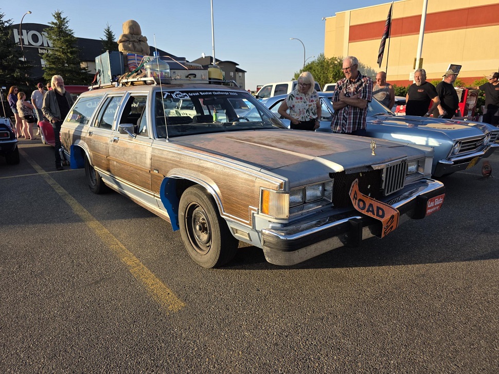 On lookers take in and admire the craftsmanship of the Vipond's 2025 Great Beater Challenge contender. 