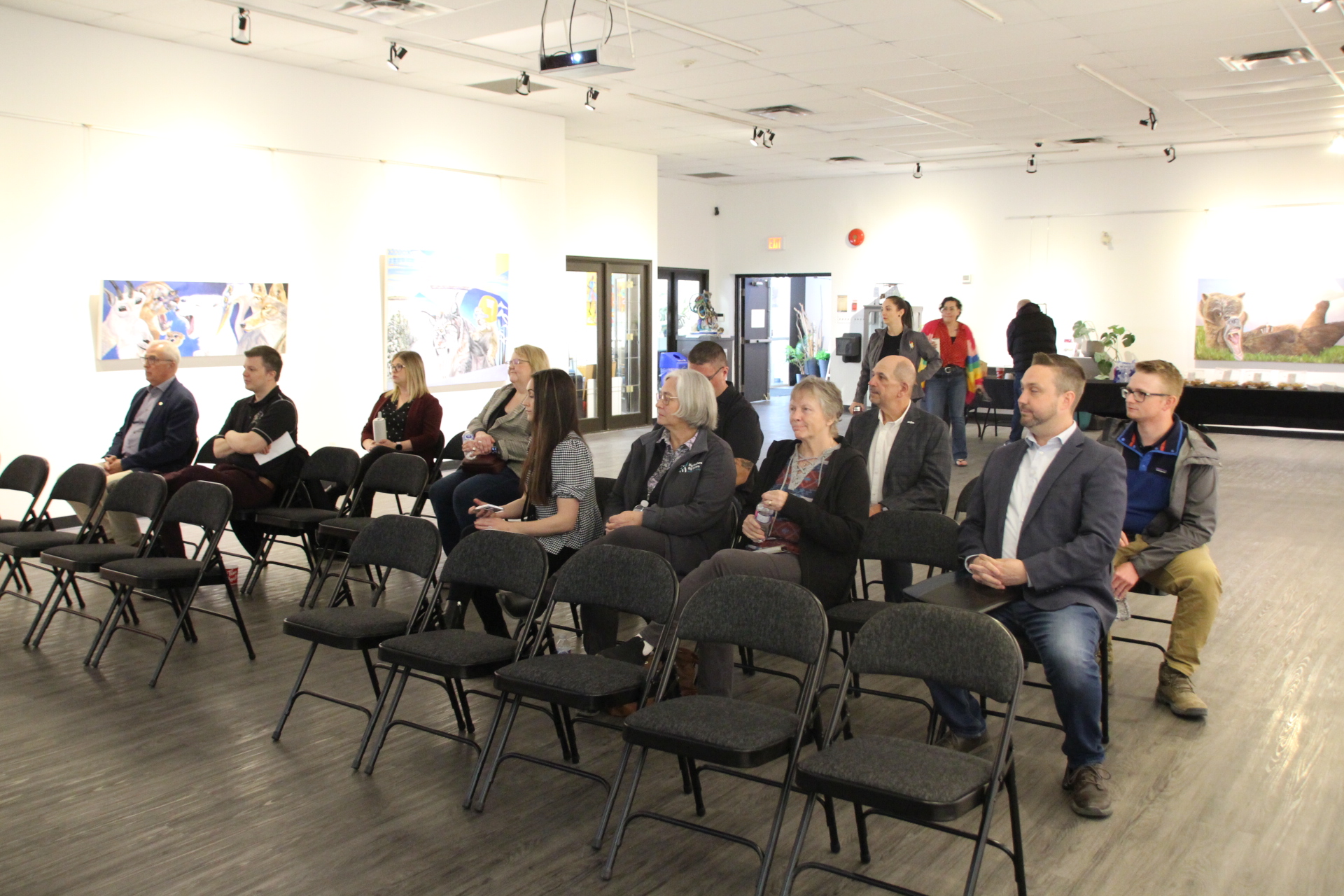 Gathering to hear candidates'  bids six days before election