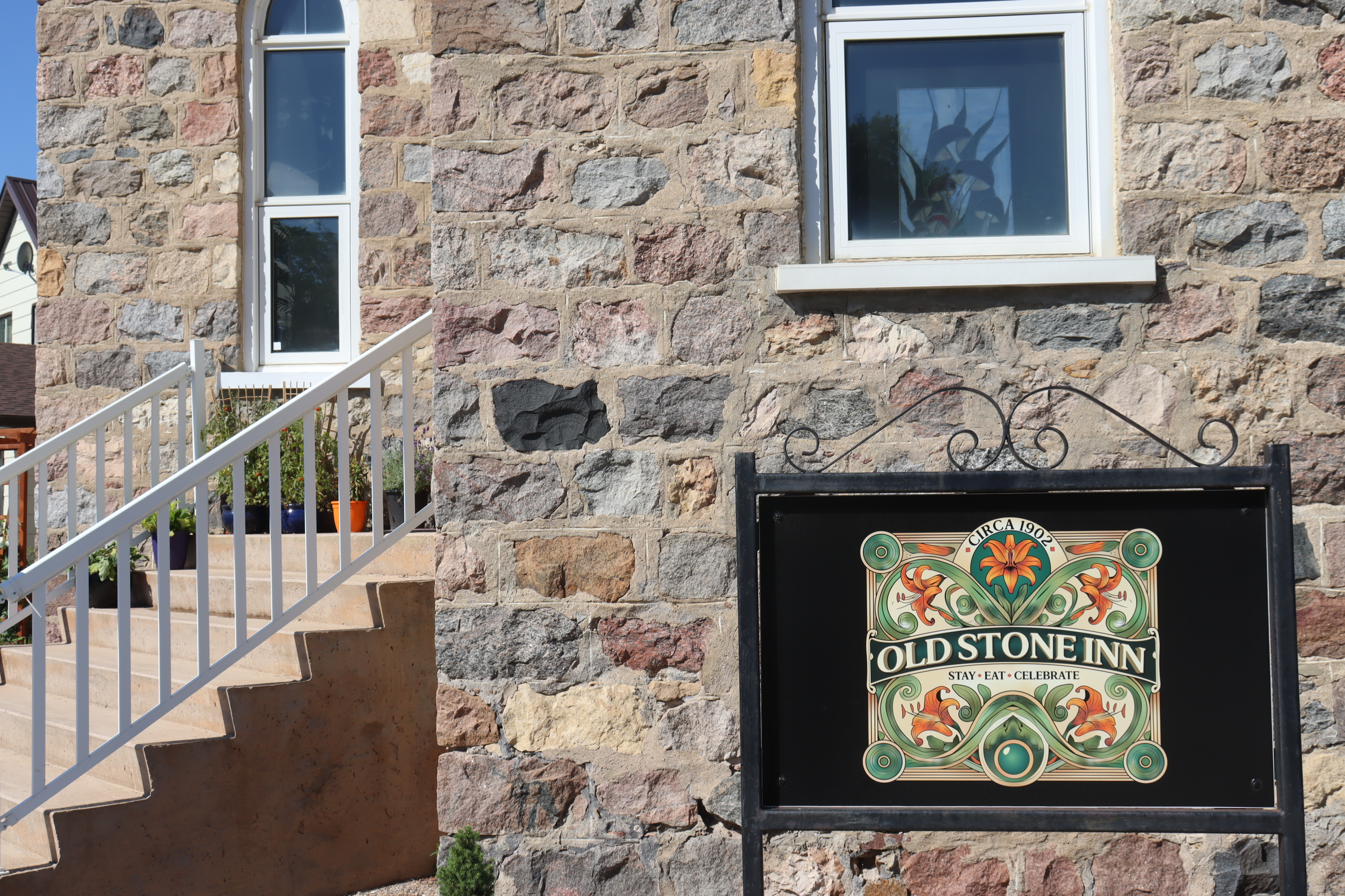 Old Stone Inn
