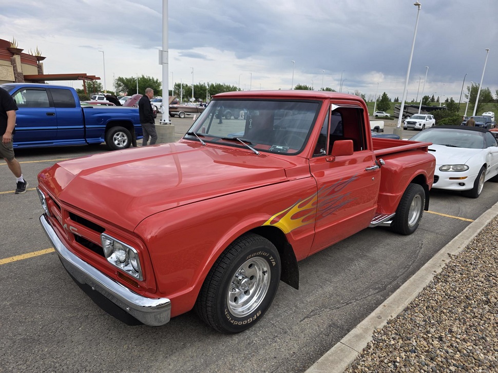 The red paint is immediately striking. The flame decals are just to set peoples interest ablaze.