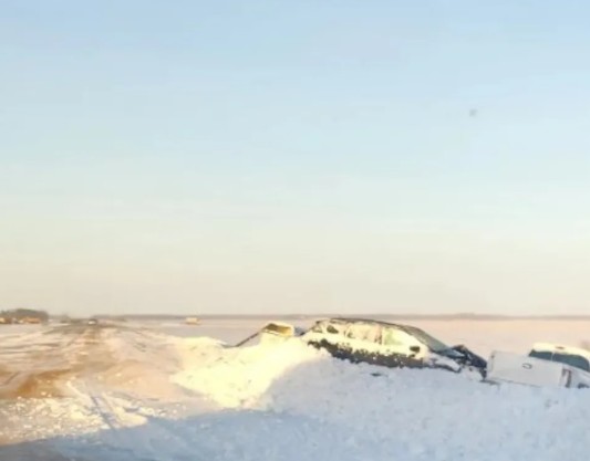 Vehicles in the ditch on January 16, 2026 after a winter storm. Photo submitted by Manitoba 511.