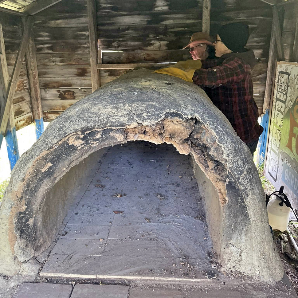 Work is underway on restoring the "peech" clay oven on the Ukrainian Museum grounds. (Facebook)