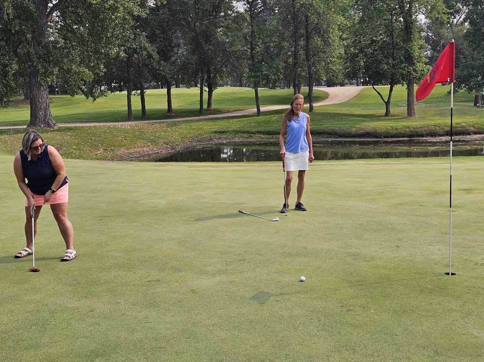 Lindsey Jordan putting on the green during the Portage Ladies Open.